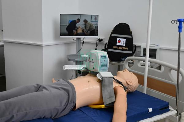 Аппараты для СЛР: от механических устройств до кардиороботов medcub