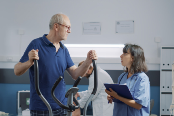 Аппаратная реабилитация после инсульта: обзор современных методов medcub