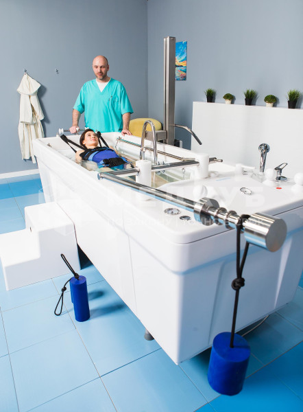 Комплекс физиотерапевтический Физиотехника Атланта с механической системой подводного горизонтального вытяжения позвоночника medcub